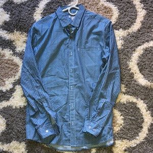 DKNY mens button down 100% cotton shirt. Size M, excellent condition!